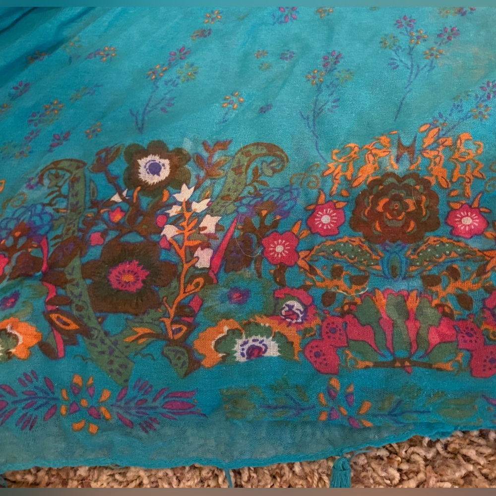 ⭐️5/$15! 8 Scarf Bundle! - Picture 7 of 16